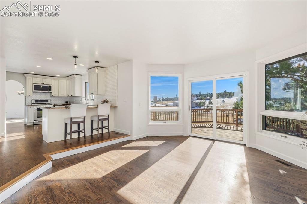 Image 20 of 44: Living Room