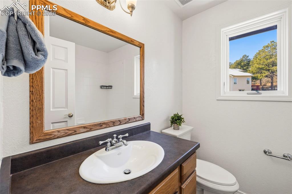 Image 28 of 44: Bathroom