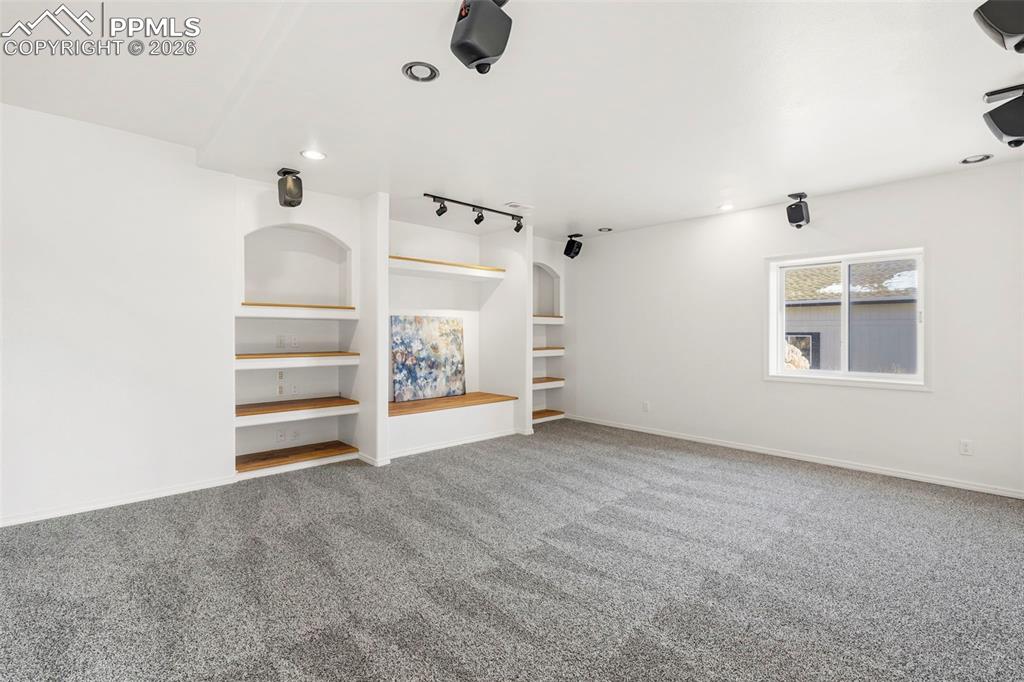 Image 29 of 44: Family Room