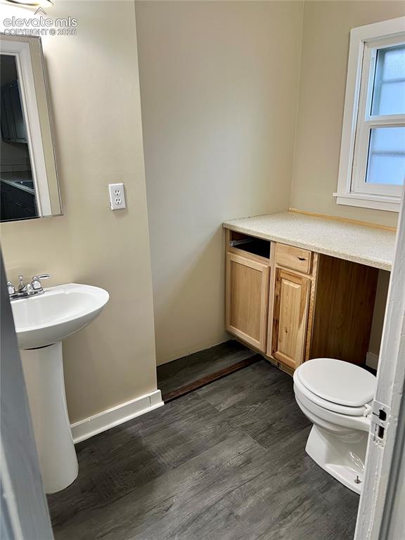 Image 10 of 14: Bathroom