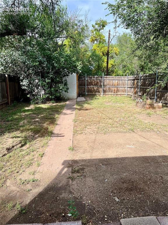 Image 14 of 14: Yard