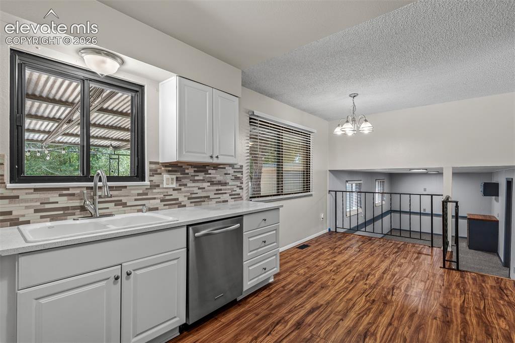 Image 10 of 47: Kitchen