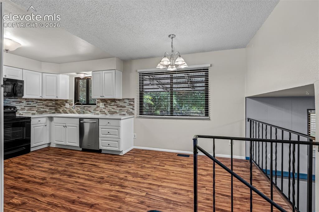 Image 6 of 47: Dining Area