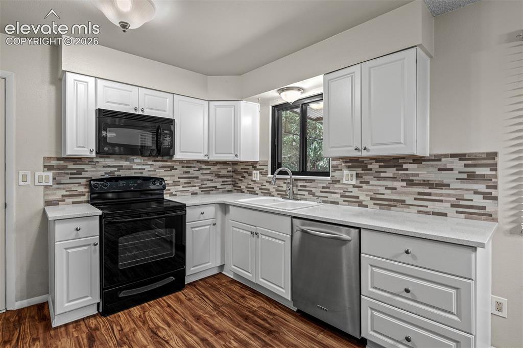 Image 7 of 47: Kitchen