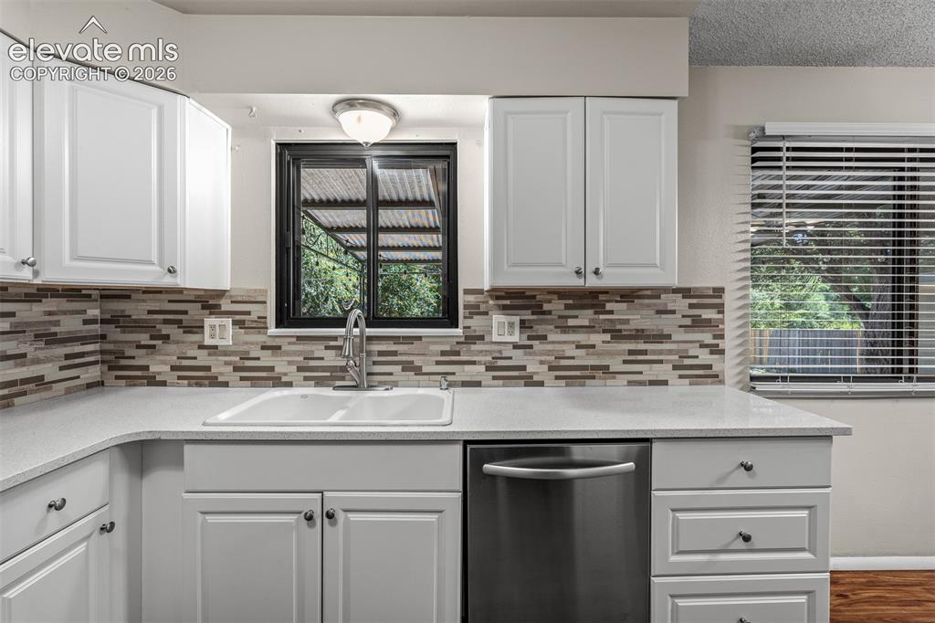 Image 8 of 47: Kitchen