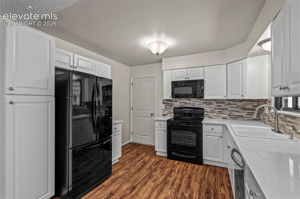 Image 9 of 47: Kitchen
