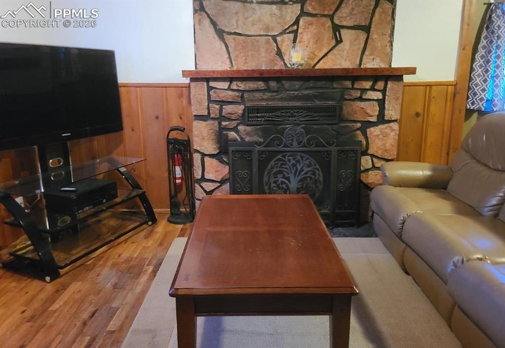 Image 9 of 13: Living Room