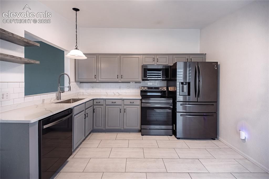 Image 10 of 48: Kitchen
