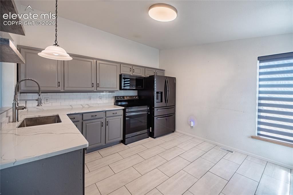 Image 11 of 48: Kitchen