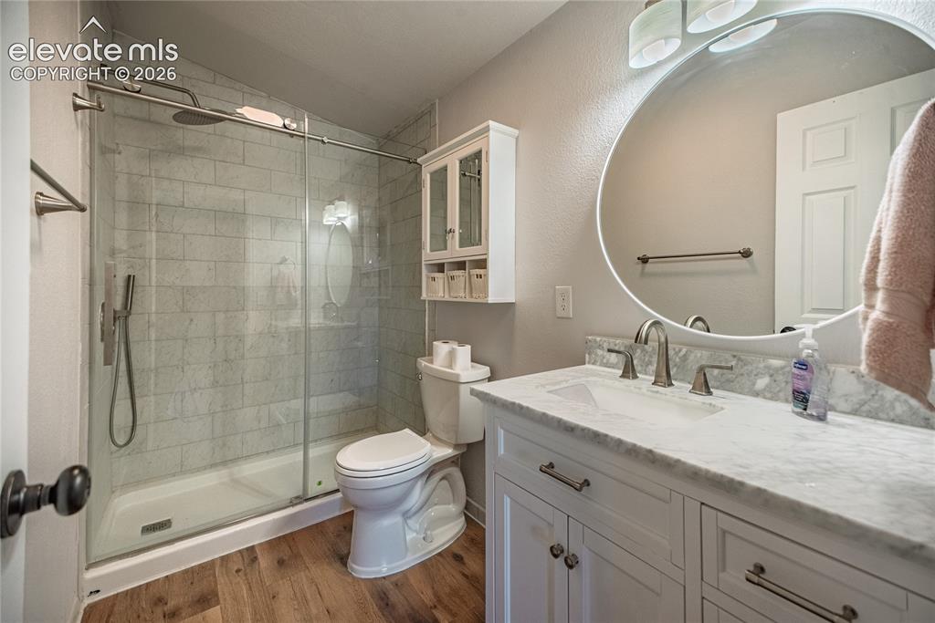 Image 16 of 48: Bathroom