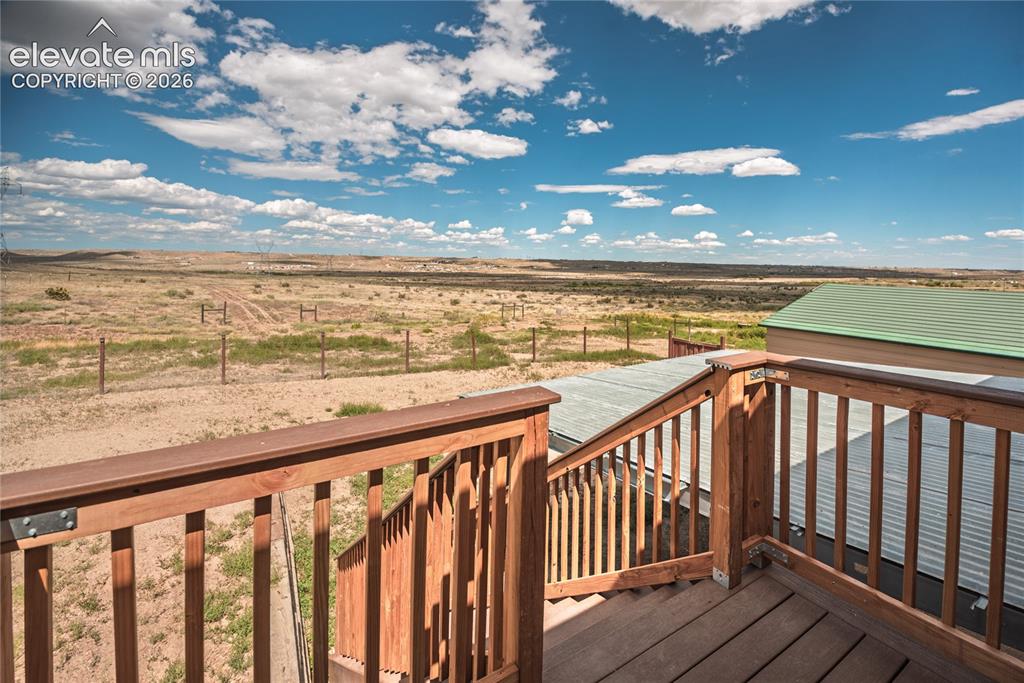 Image 40 of 48: Deck