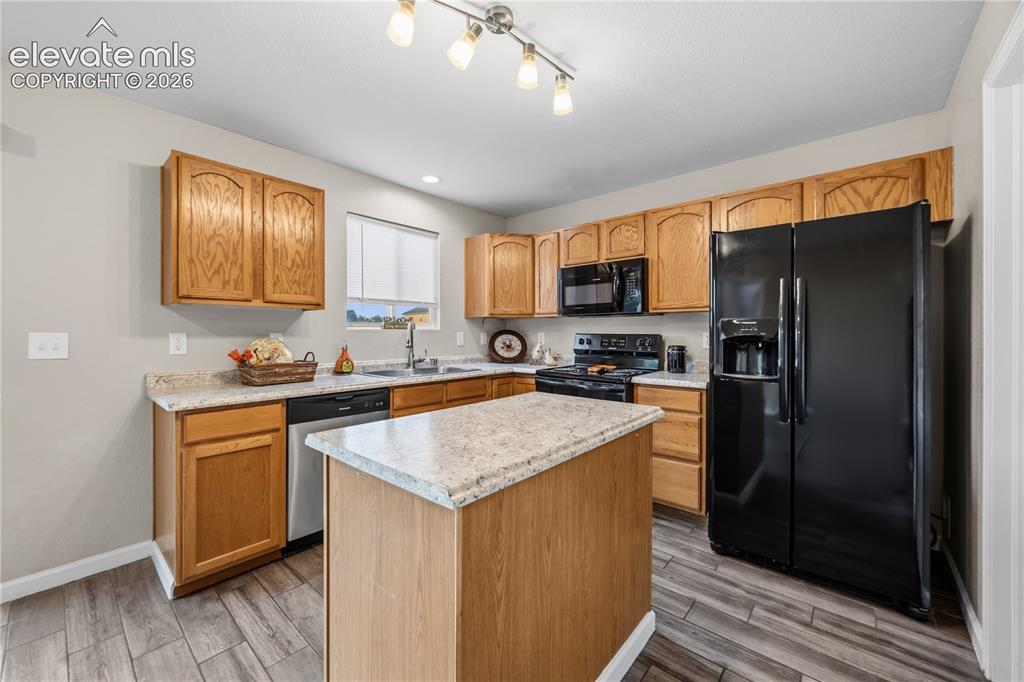 Image 8 of 45: Kitchen
