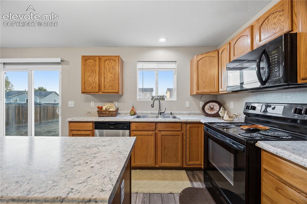 Image 9 of 45: Kitchen
