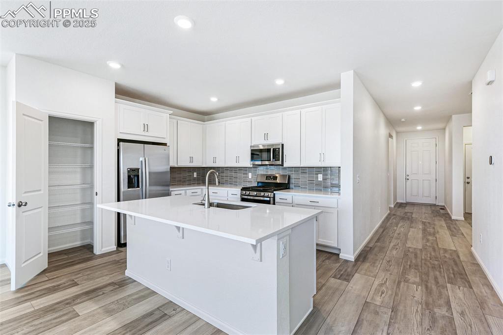 Image 10 of 32: Kitchen