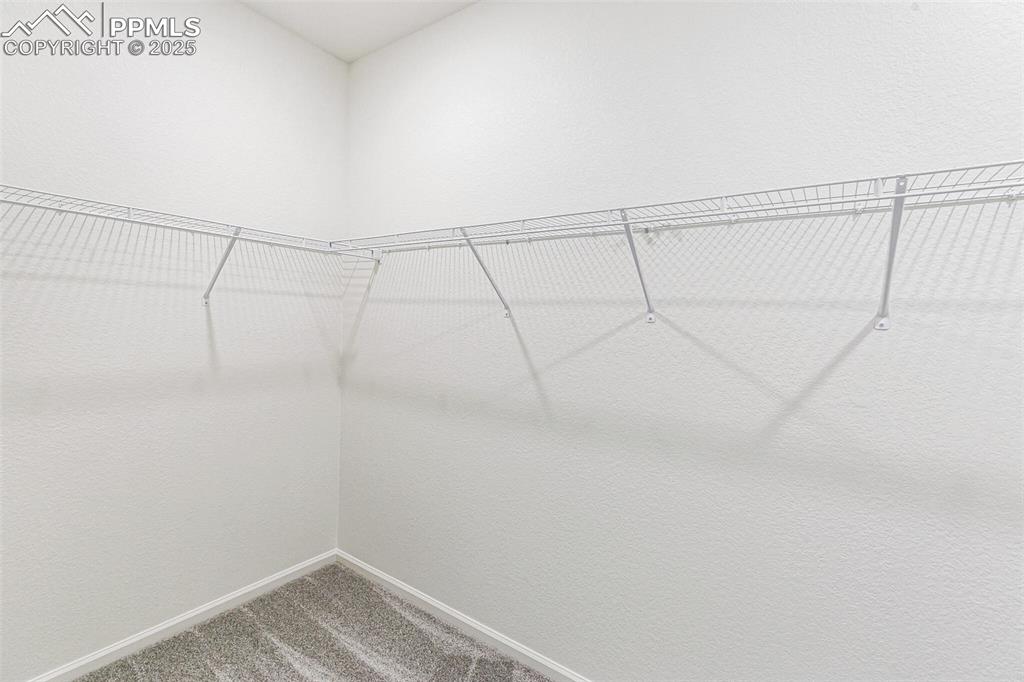 Image 20 of 32: Closet