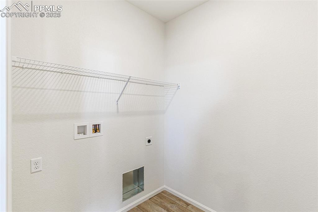 Image 26 of 32: Laundry