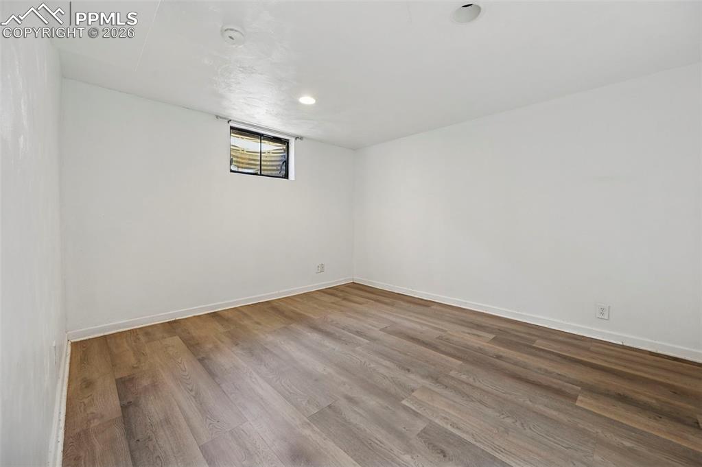 Image 26 of 30: bedroom #4