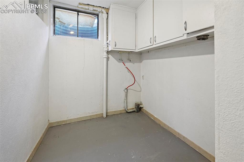 Image 27 of 30: Laundry