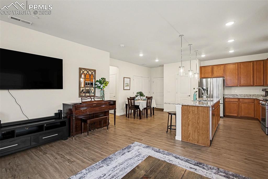 Image 4 of 23: Kitchen