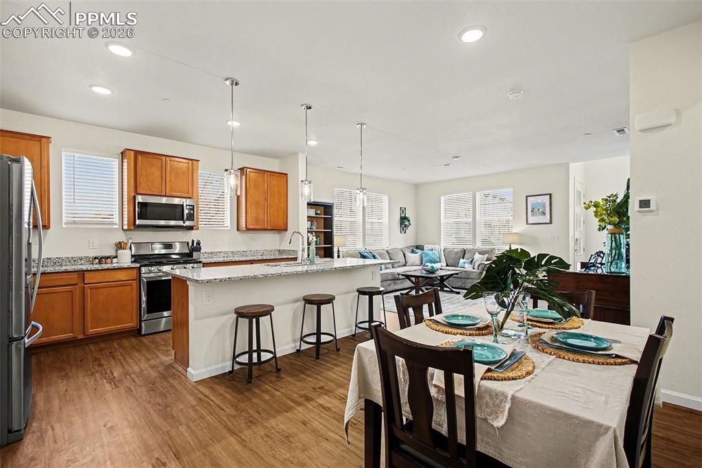 Image 6 of 23: Dining Area