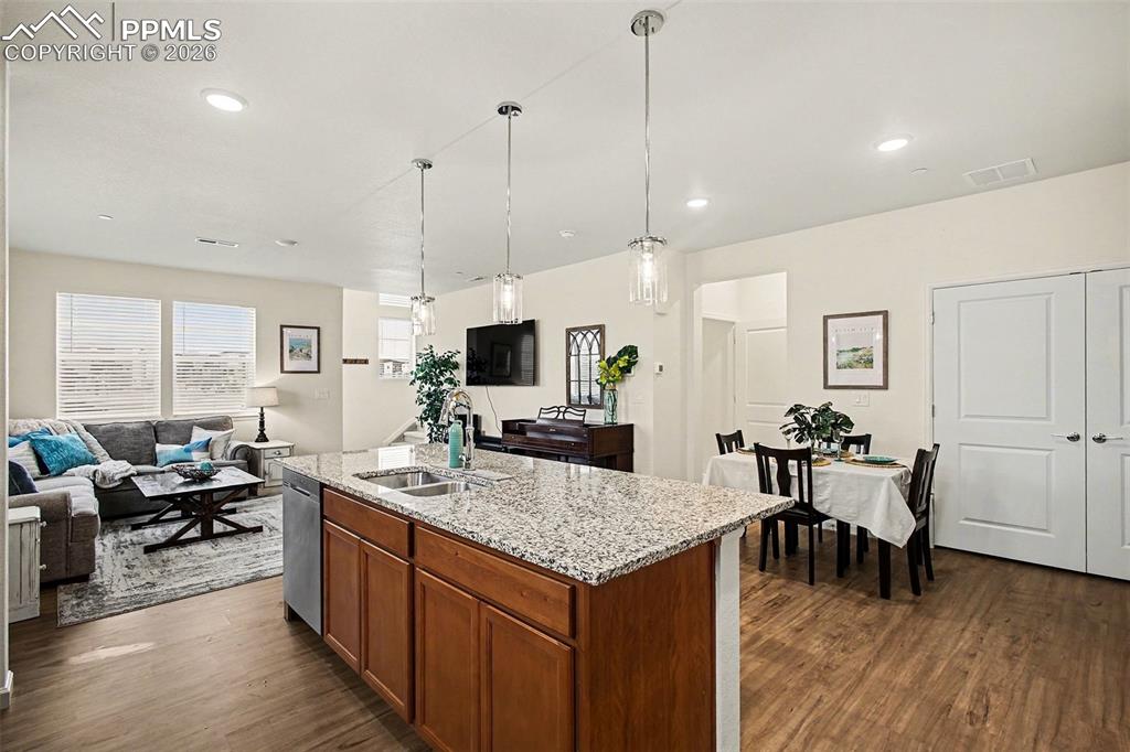 Image 8 of 23: Kitchen