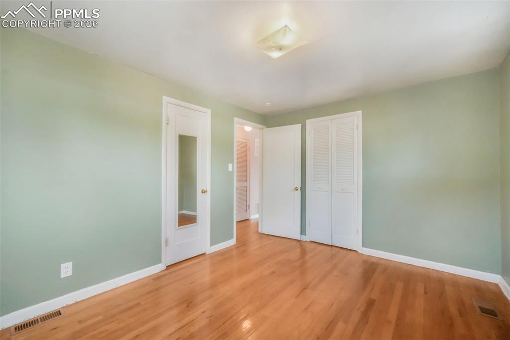 Image 26 of 46: Bedroom