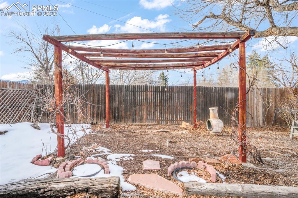 Image 38 of 46: Yard