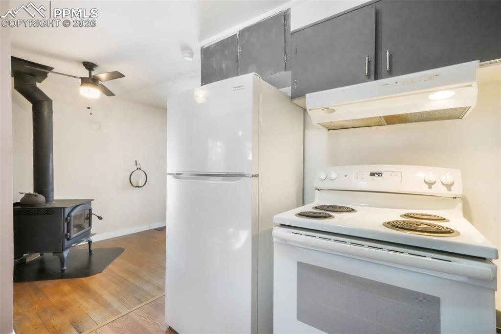 Image 6 of 46: Kitchen