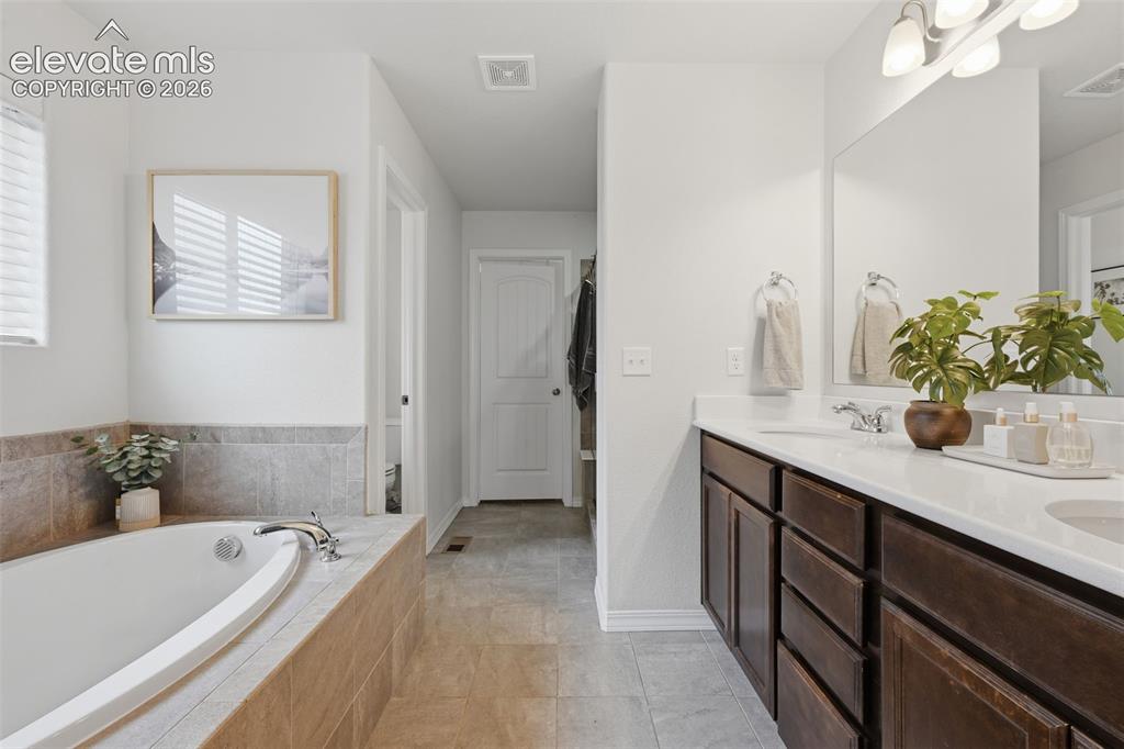 Image 21 of 42: Double vanity with quartz countertops!