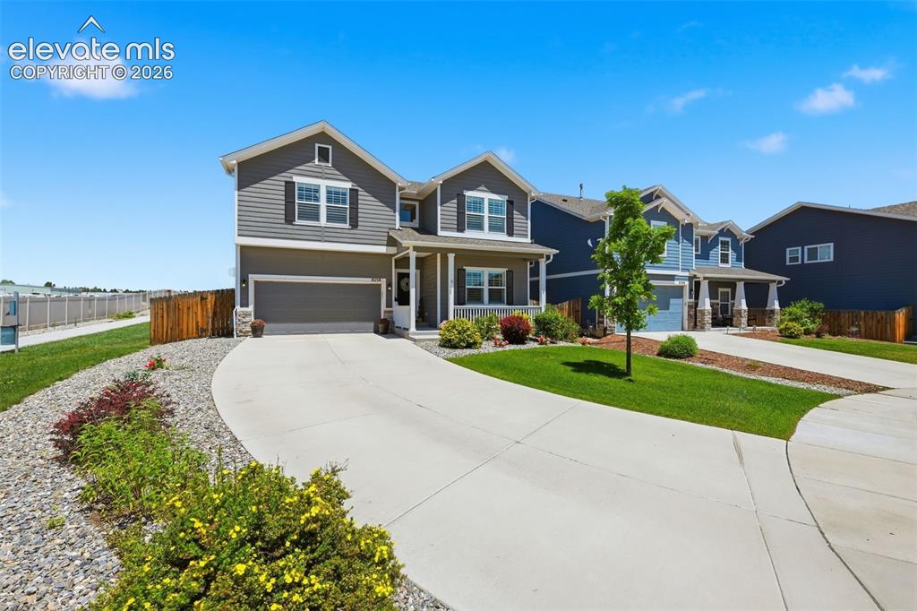 Image 44 of 48: private living on a quiet cul-de-sac!