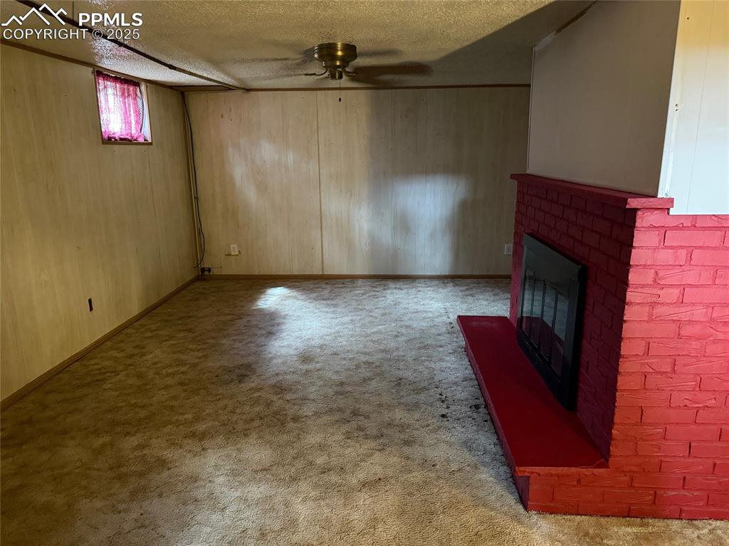 Image 11 of 20: Living Room