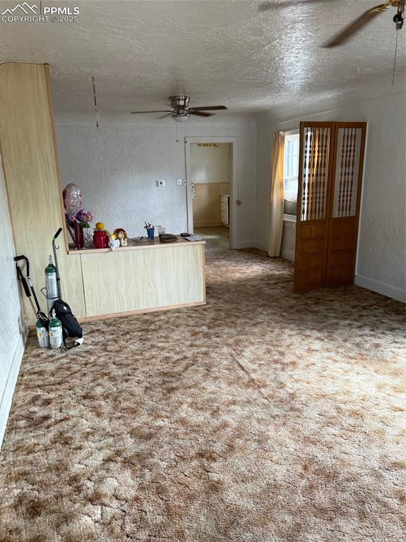 Image 2 of 20: Living Room