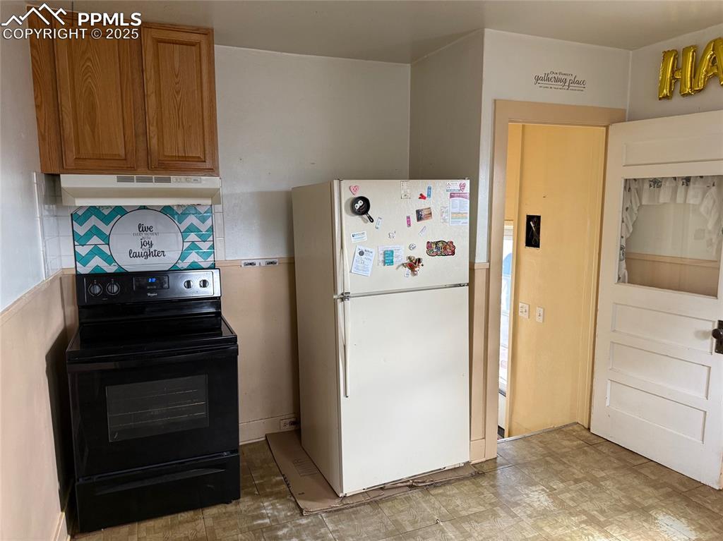 Image 5 of 20: Kitchen