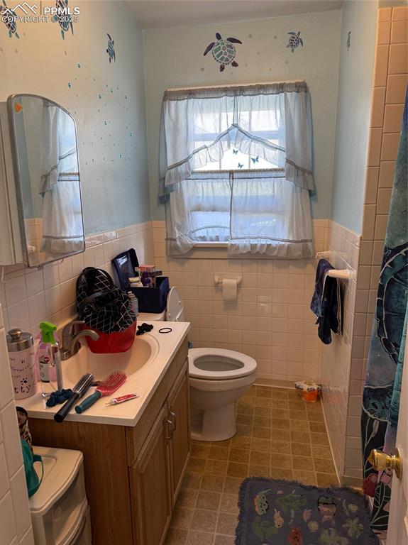 Image 6 of 20: Bathroom