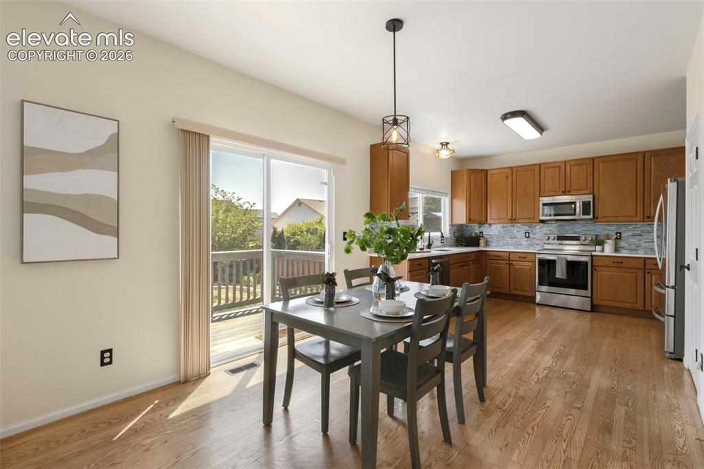 Image 12 of 44: Dining Area