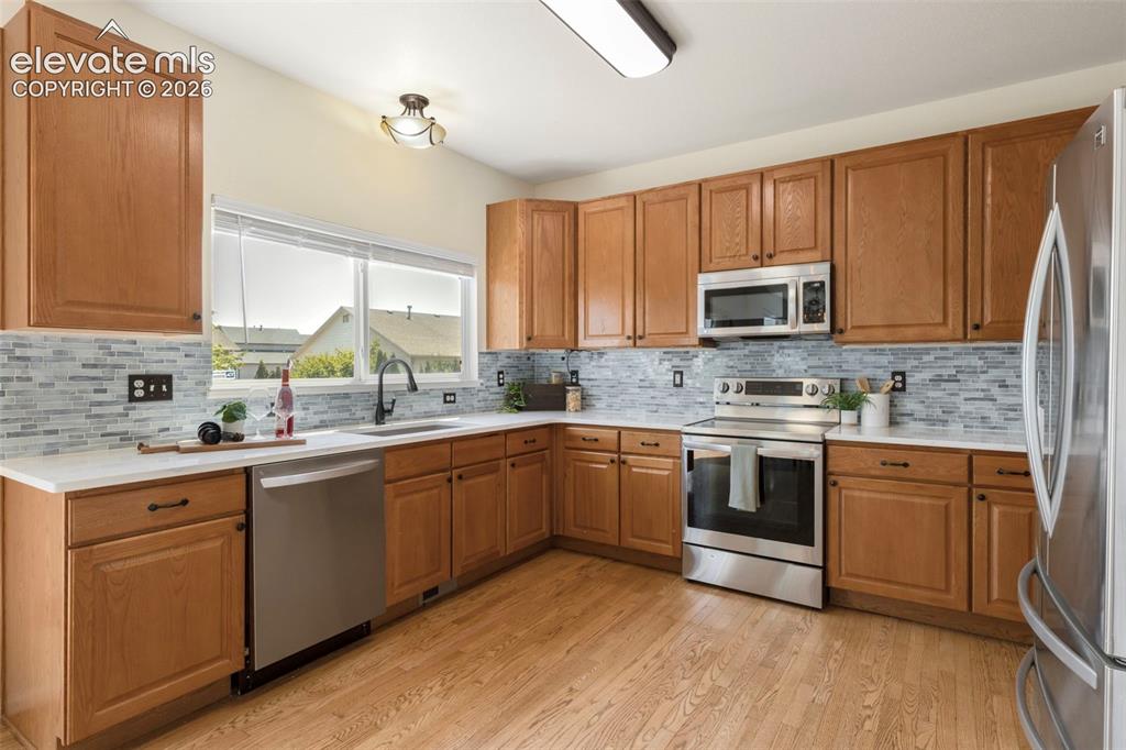 Image 14 of 44: Kitchen
