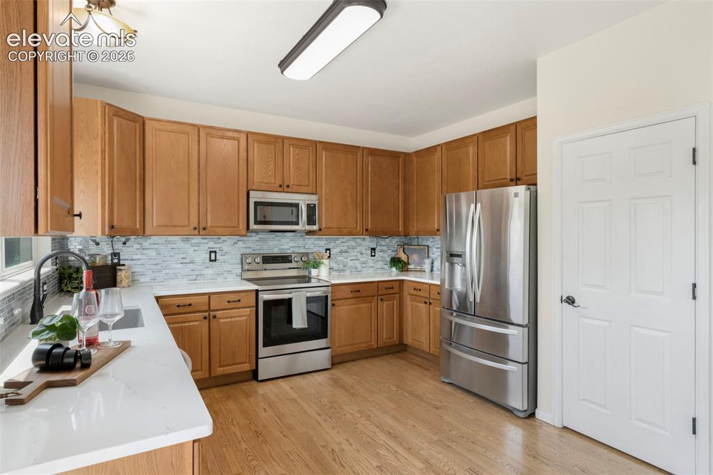 Image 16 of 44: Kitchen