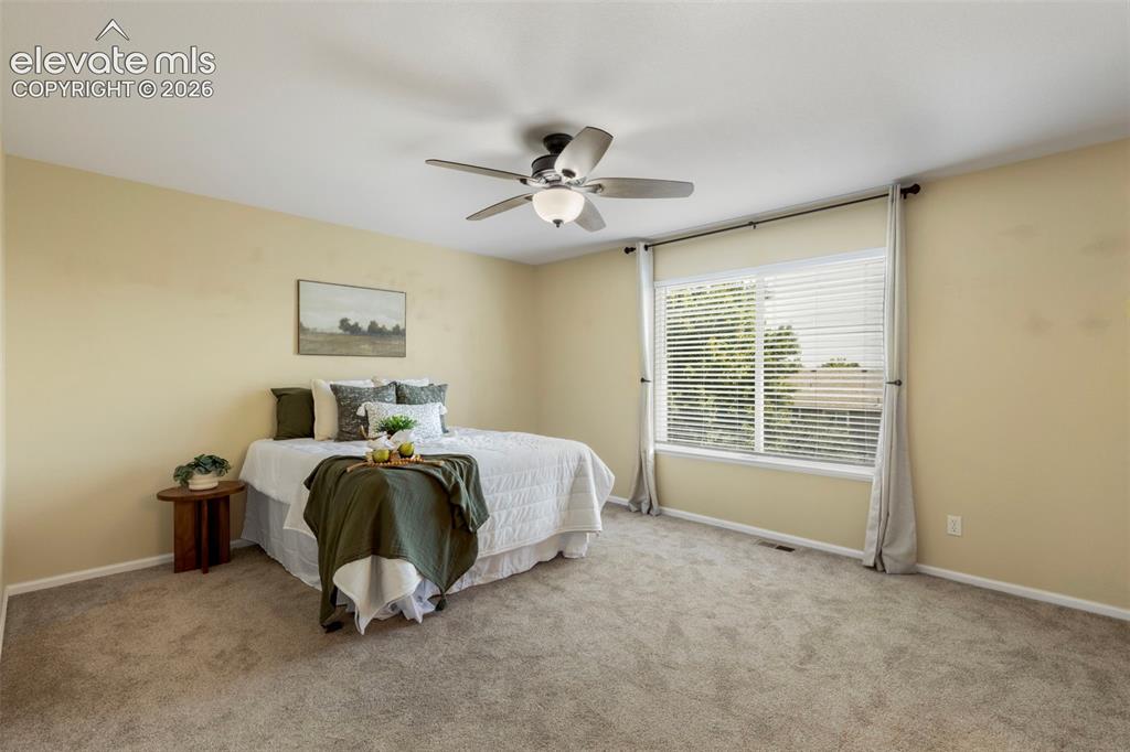Image 19 of 44: Bedroom