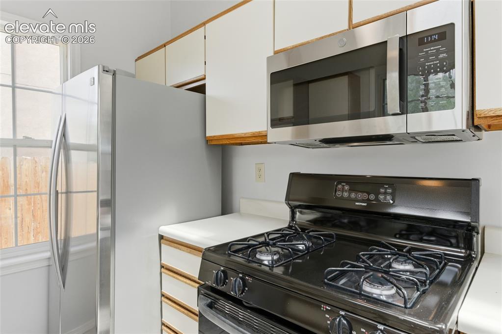 Image 13 of 34: Kitchen