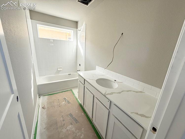 Image 27 of 36: Full Bath located on the upper level.