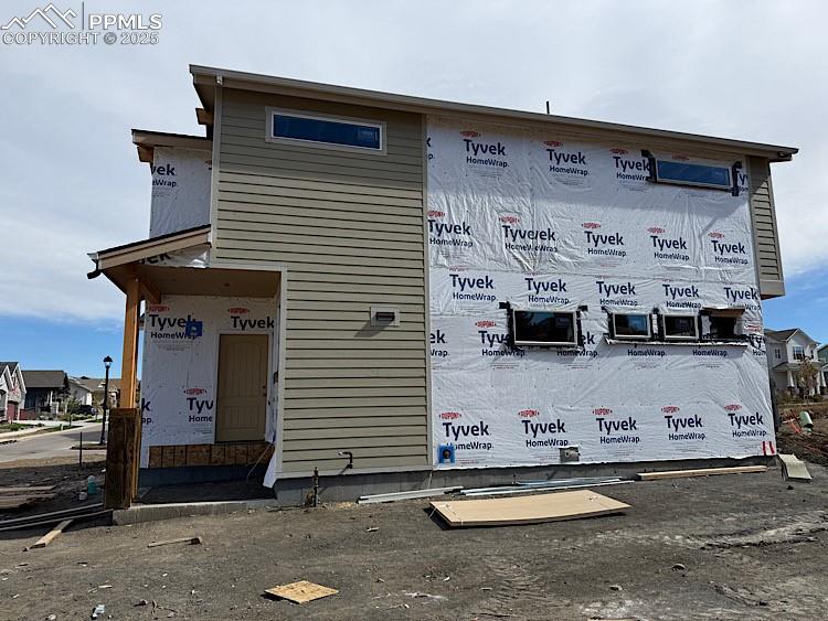 Image 3 of 20: Side of Structure