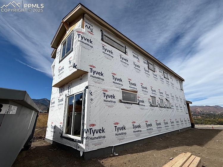 Image 4 of 20: Side of Structure