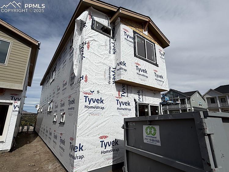 Image 5 of 20: Back of Structure