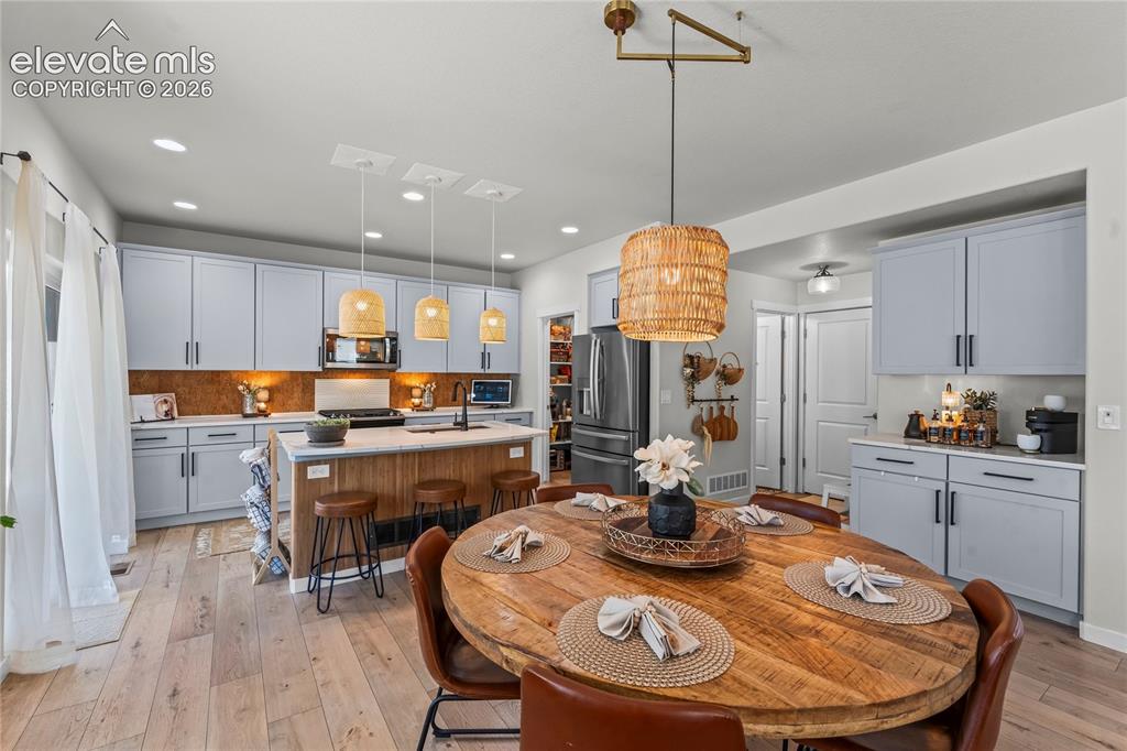 Image 12 of 44: Dining Area