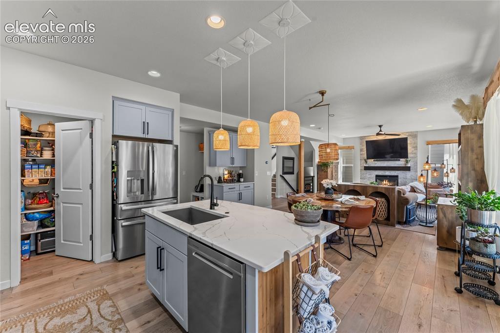Image 14 of 44: Kitchen