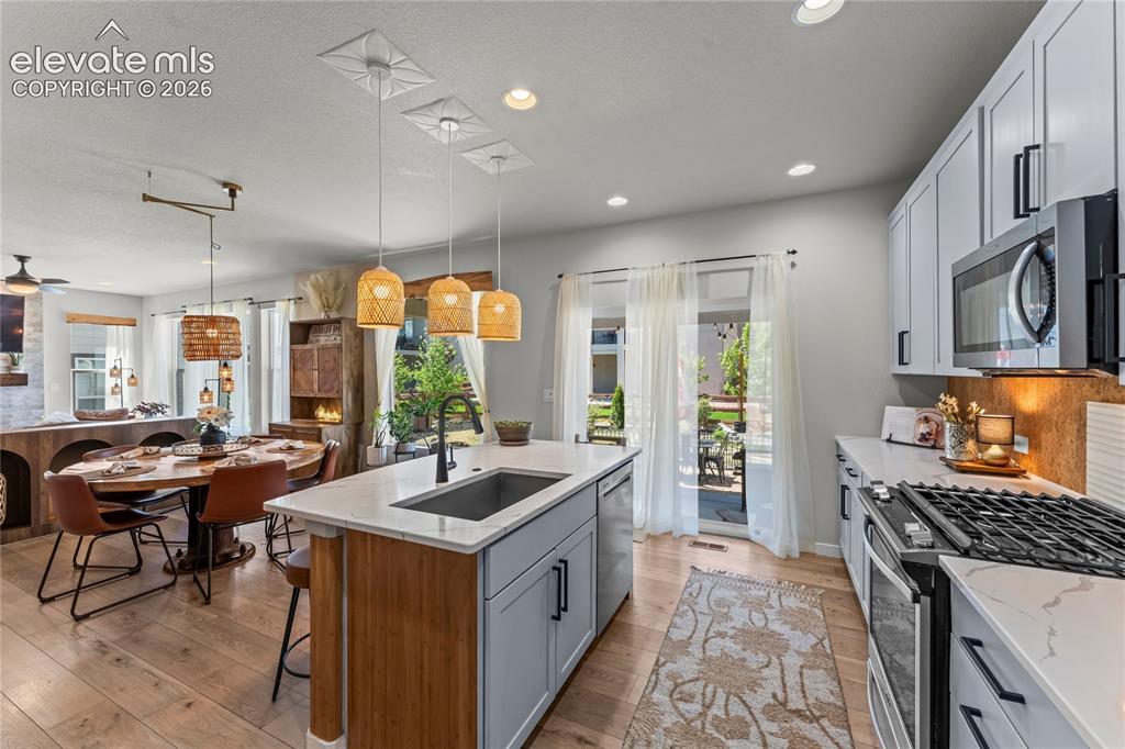 Image 16 of 44: Kitchen