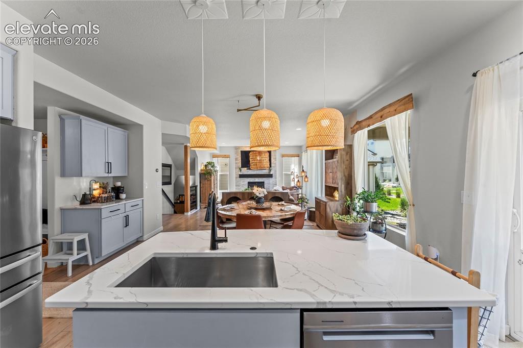 Image 17 of 44: Kitchen