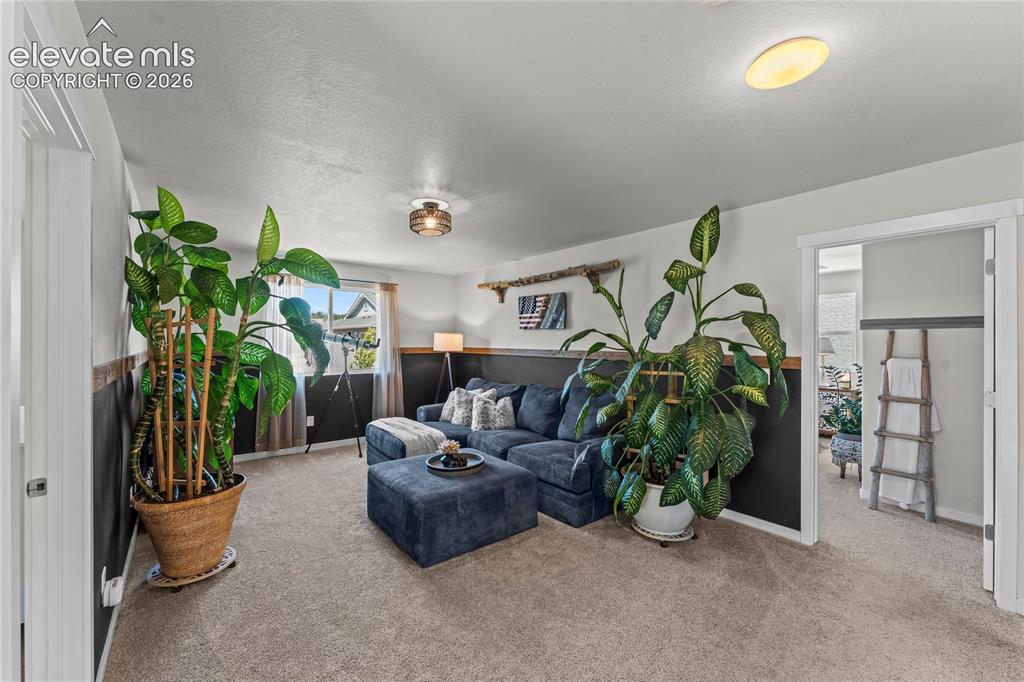 Image 18 of 44: Living Room