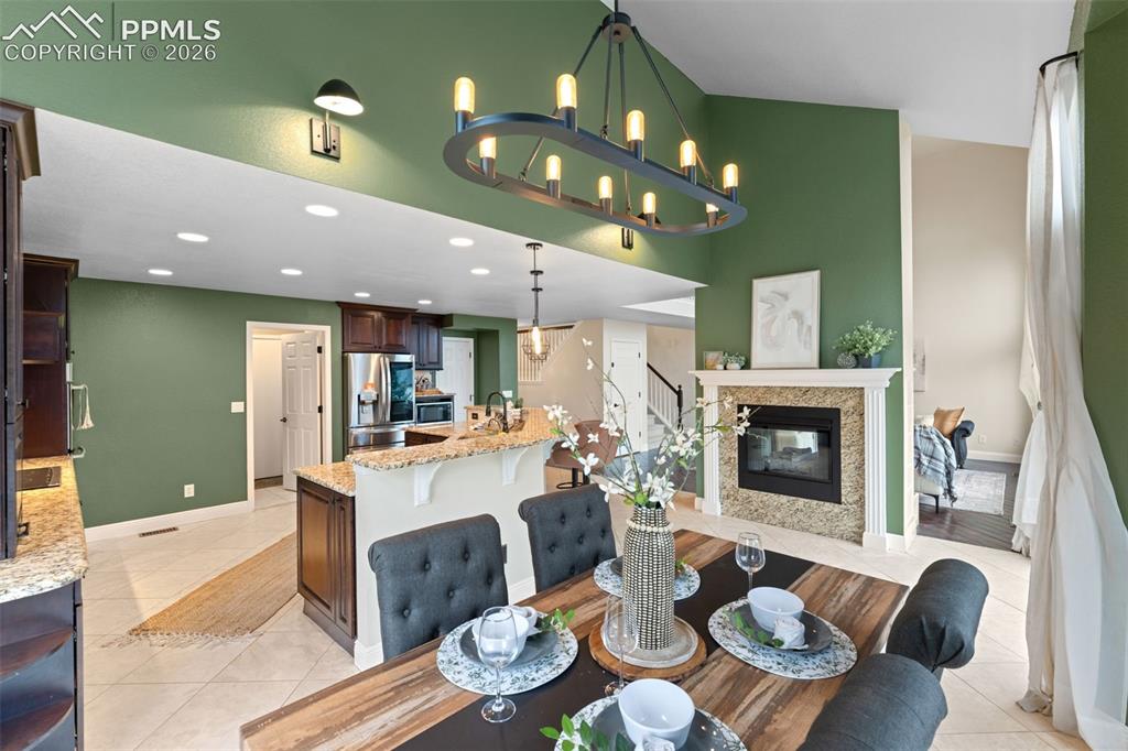 Image 15 of 50: Dining Area