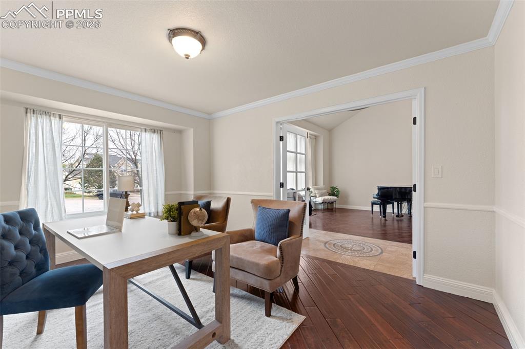 Image 8 of 50: Office